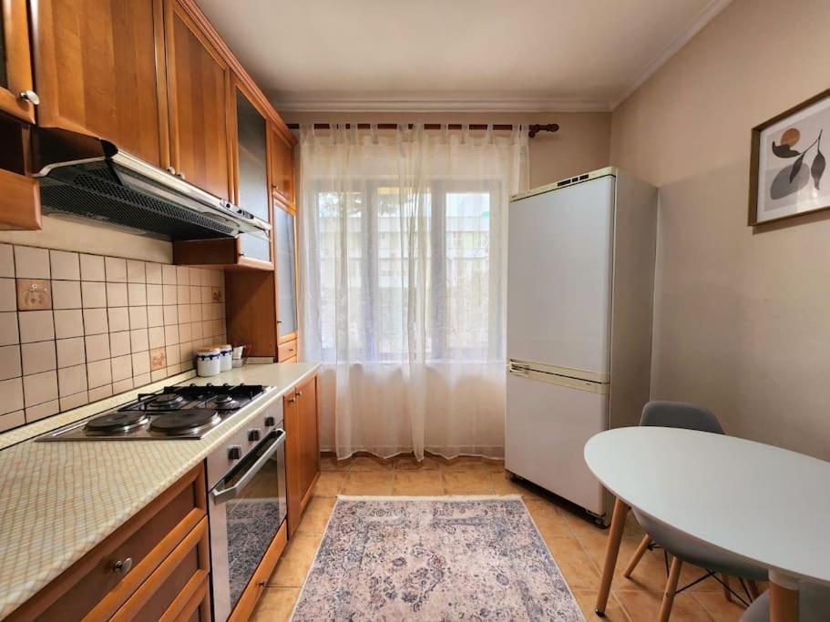 Colosseo Gemtirana W/24h Checkin Apartamento Tirana